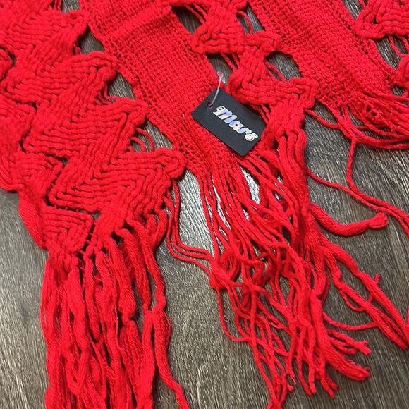 BNWT Long wide red scarf - Picture 2 of 5